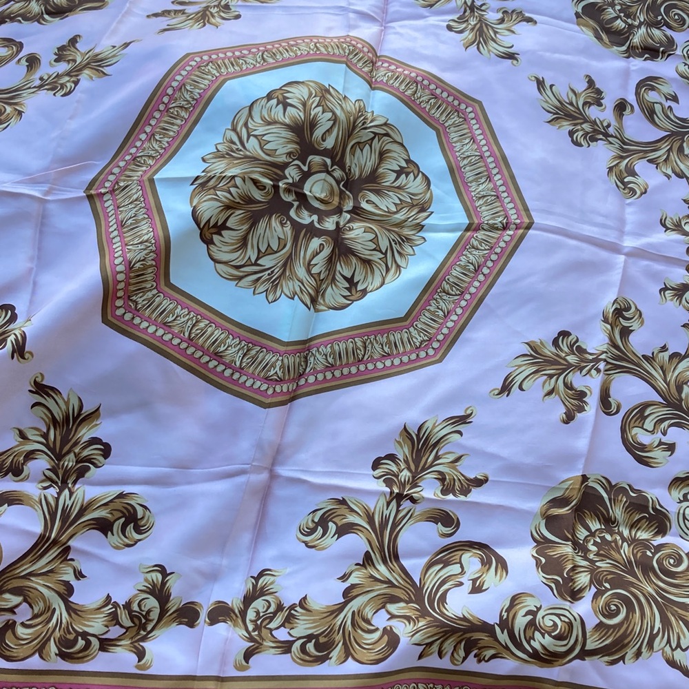 🩷Silk Carre large scarf baroque print red pink for Valentine’s Day! ❤️ - Picture 2 of 4